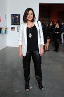 Mariska Hargitay feet photo thumbnail