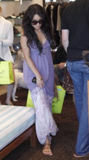 Vanessa Hudgens feet photo thumbnail