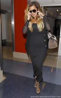 Khloé Kardashian feet photo thumbnail