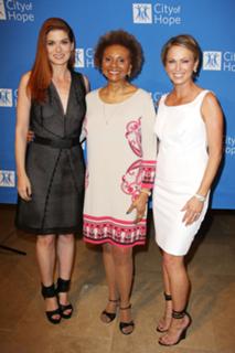 Debra Messing feet photo thumbnail