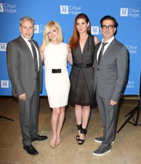 Debra Messing feet photo thumbnail