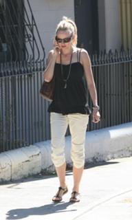 Naomi Watts feet photo thumbnail