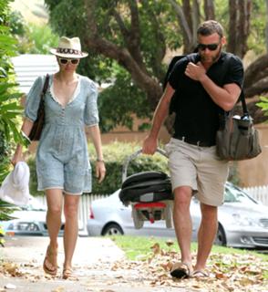 Naomi Watts feet photo thumbnail