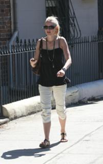 Naomi Watts feet photo thumbnail