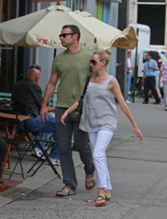 Naomi Watts feet photo thumbnail