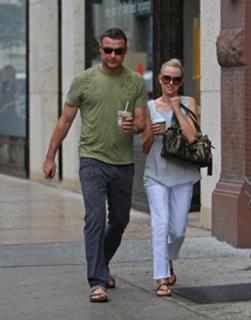 Naomi Watts feet photo thumbnail