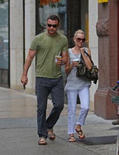 Naomi Watts feet photo thumbnail