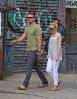 Naomi Watts feet photo thumbnail