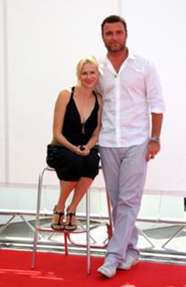 Naomi Watts feet photo thumbnail