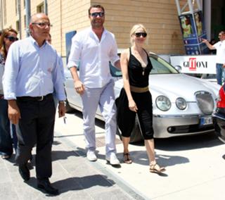 Naomi Watts feet photo thumbnail