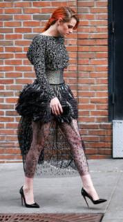 Kristen Stewart feet photo thumbnail