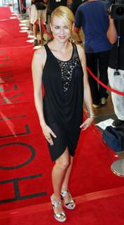 Naomi Watts feet photo thumbnail