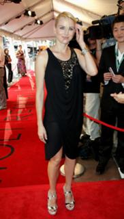 Naomi Watts feet photo thumbnail