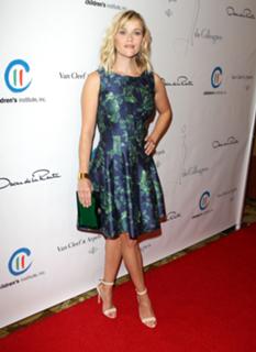 Reese Witherspoon feet photo thumbnail