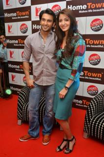 Anushka Sharma feet photo thumbnail