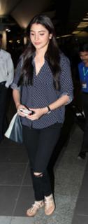 Anushka Sharma feet photo thumbnail