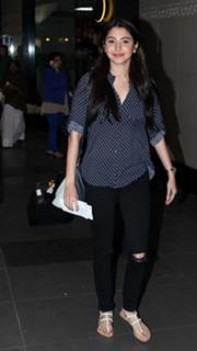 Anushka Sharma feet photo thumbnail