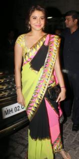 Anushka Sharma feet photo thumbnail