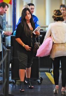 Demi Lovato feet photo thumbnail