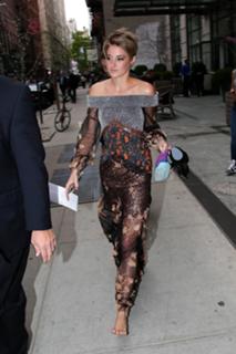 Shailene Woodley feet photo thumbnail