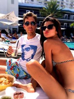 Selena Gomez feet photo thumbnail