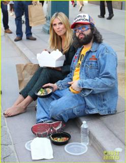 Heidi Klum feet photo thumbnail