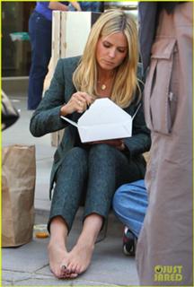 Heidi Klum feet photo thumbnail