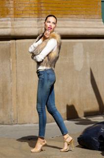 Adriana Lima feet photo thumbnail