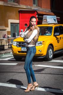 Adriana Lima feet photo thumbnail