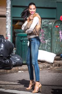 Adriana Lima feet photo thumbnail