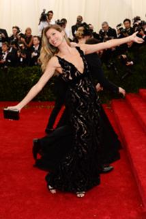 Gisele Bündchen feet photo thumbnail