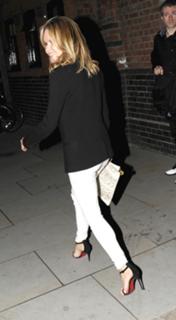Amanda Holden feet photo thumbnail
