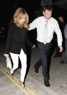 Amanda Holden feet photo thumbnail