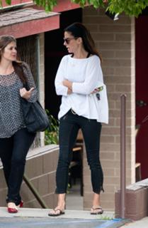 Sandra Bullock feet photo thumbnail