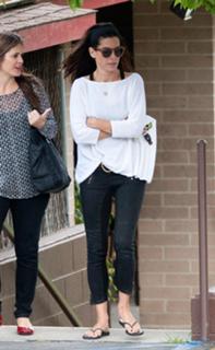Sandra Bullock feet photo thumbnail
