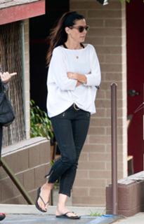 Sandra Bullock feet photo thumbnail