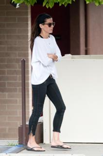 Sandra Bullock feet photo thumbnail