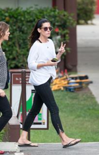 Sandra Bullock feet photo thumbnail