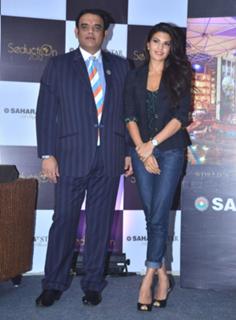 Jacqueline Fernandez feet photo thumbnail