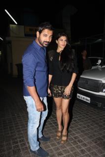 Jacqueline Fernandez feet photo thumbnail