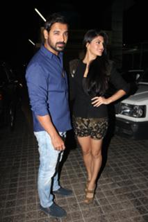 Jacqueline Fernandez feet photo thumbnail