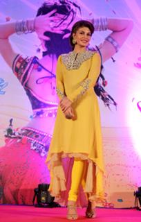 Jacqueline Fernandez feet photo thumbnail