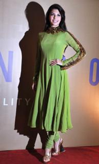 Jacqueline Fernandez feet photo thumbnail