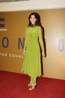 Jacqueline Fernandez feet photo thumbnail