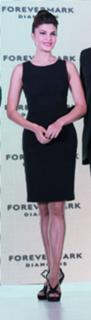 Jacqueline Fernandez feet photo thumbnail