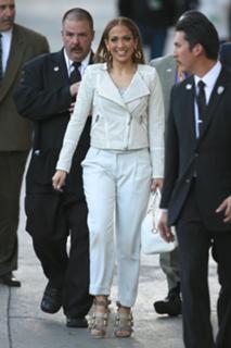 Jennifer Lopez feet photo thumbnail