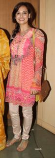 Dia Mirza feet photo thumbnail