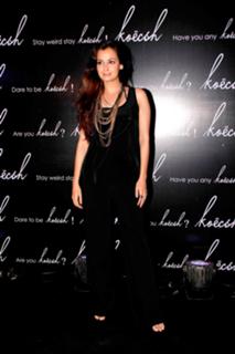 Dia Mirza feet photo thumbnail