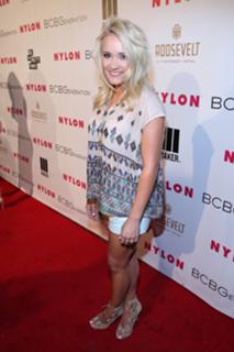 Emily Osment feet photo thumbnail
