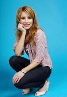 Emma Roberts feet photo thumbnail